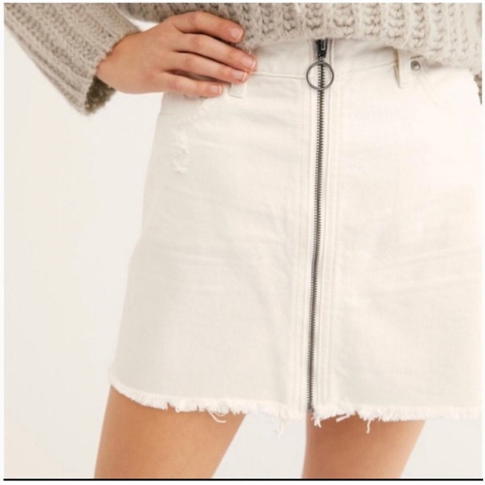 NWT We The Free Vintage White Full Front Zip It Up Denim Raw Hem Skirt sz 28